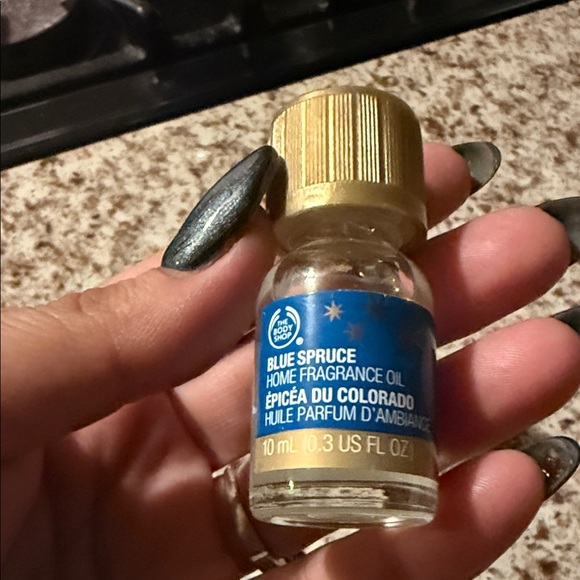 5/$25 The Body Shop Blue Spruce Oil Duo with Gold Caps - Picture 2 of 4